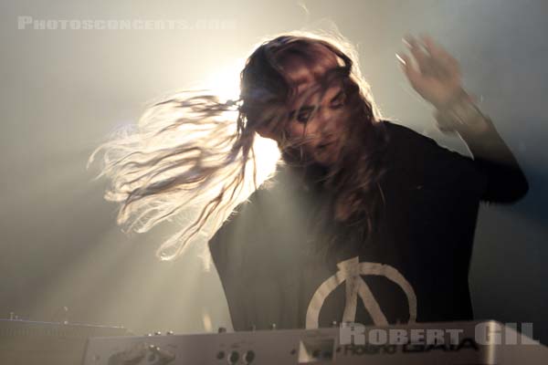 GRIMES - 2012-05-16 - PARIS - La Fleche d'Or - 